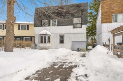 21 Gladstone Square  Brampton, ON L6S 2H5