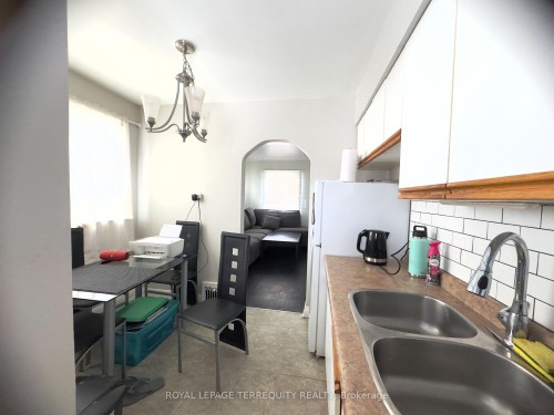 1181 Florence Street, London East, ON - Indoor Photo Showing Kitchen With Double Sink