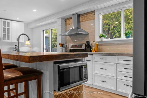 18 Spruyt Avenue, East Luther Grand Valley, ON - Indoor Photo Showing Kitchen