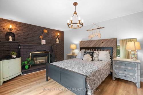 18 Spruyt Avenue, East Luther Grand Valley, ON - Indoor Photo Showing Bedroom