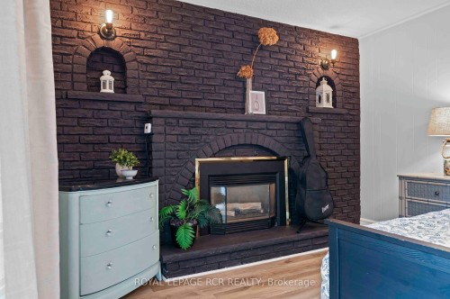 18 Spruyt Avenue, East Luther Grand Valley, ON - Indoor With Fireplace