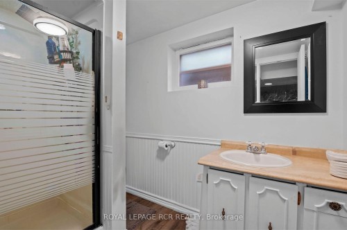 18 Spruyt Avenue, East Luther Grand Valley, ON - Indoor Photo Showing Bathroom