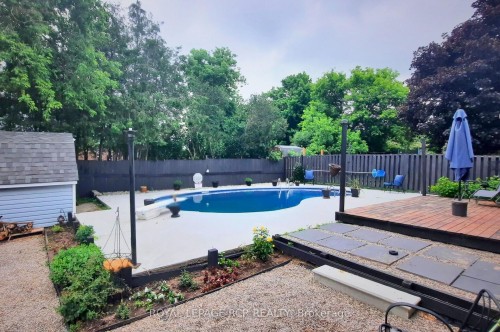 18 Spruyt Avenue, East Luther Grand Valley, ON - Outdoor With In Ground Pool