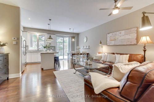 758 Wendy Culbert Crescent, Newmarket, ON - Indoor Photo Showing Living Room