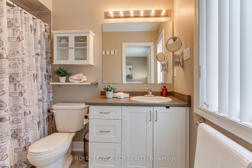 758 Wendy Culbert Crescent, Newmarket, ON - Indoor Photo Showing Bathroom