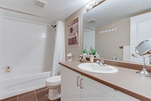 758 Wendy Culbert Crescent, Newmarket, ON - Indoor Photo Showing Bathroom