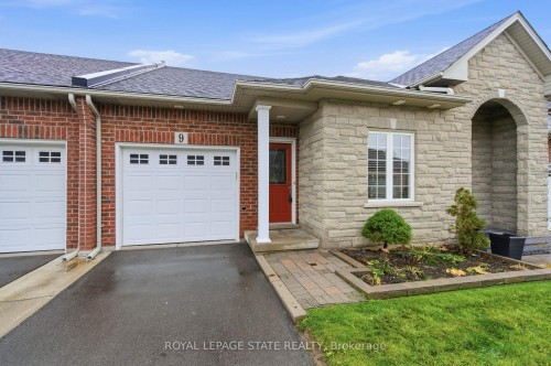 9 Manitoulin Trail, Hamilton, ON - Outdoor