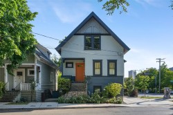 903 Collinson St  Victoria, BC V8V 3B7
