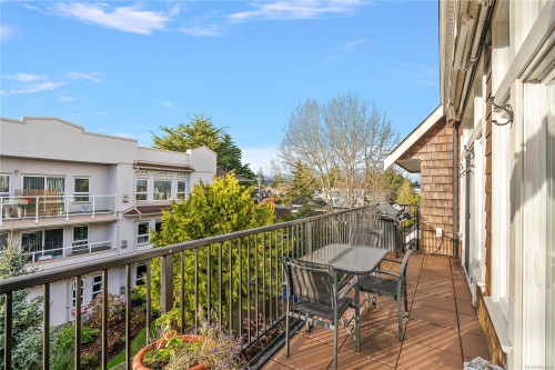 303-9942 Third St, Sidney, BC - Outdoor With Exterior