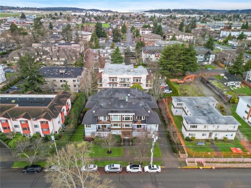 303-9942 Third St, Sidney, BC - Outdoor With View