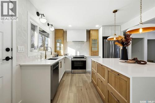 96 Bobolink Bay, Regina, SK - Indoor Photo Showing Kitchen With Upgraded Kitchen