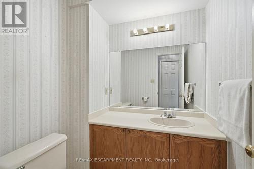 2047 Chrisdon Road, Burlington, ON - Indoor Photo Showing Bathroom