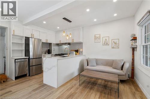 67 Glendale Avenue N, Hamilton, ON - Indoor Photo Showing Kitchen