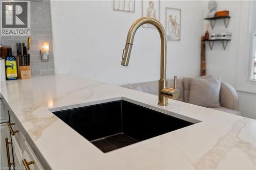 67 Glendale Avenue N, Hamilton, ON - Indoor Photo Showing Kitchen
