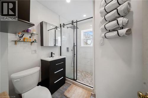 67 Glendale Avenue N, Hamilton, ON - Indoor Photo Showing Bathroom