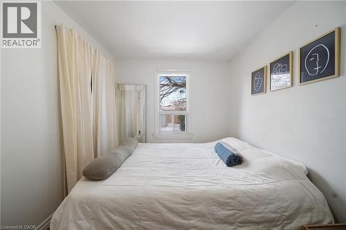 67 Glendale Avenue N, Hamilton, ON - Indoor Photo Showing Bedroom