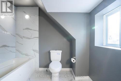 37 Catherine Street, St. Catharines, ON - Indoor Photo Showing Bathroom