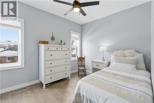 49 Brucedale Avenue E, Hamilton, ON - Indoor Photo Showing Bedroom