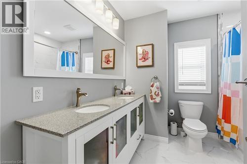 49 Brucedale Avenue E, Hamilton, ON - Indoor Photo Showing Bathroom
