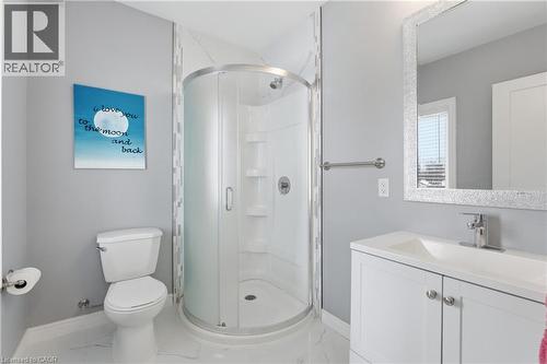 49 Brucedale Avenue E, Hamilton, ON - Indoor Photo Showing Bathroom