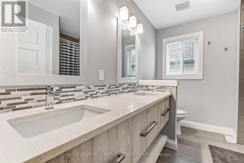1567 Blackwell Boulevard, London North (North D), ON - Indoor Photo Showing Bathroom