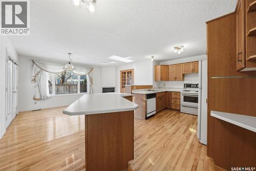 110 Cowley Road, Saskatoon, SK - Indoor Photo Showing Kitchen
