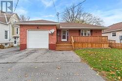 16 MAPLE AVENUE  Prince Edward County (Picton Ward), ON K0K 2T0