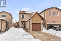 4288 SHELBY CRESCENT  Mississauga, ON L4W 3N5