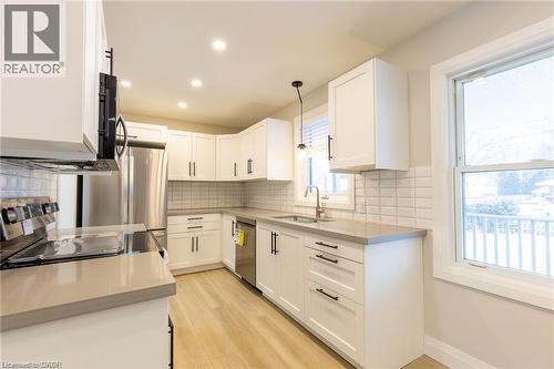 34 Close Avenue, Cambridge, ON - Indoor Photo Showing Kitchen