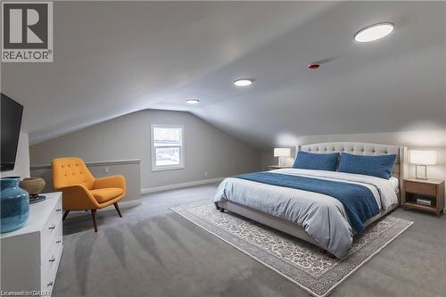 34 Close Avenue, Cambridge, ON - Indoor Photo Showing Bedroom