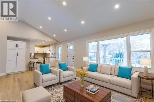 34 Close Avenue, Cambridge, ON - Indoor Photo Showing Living Room