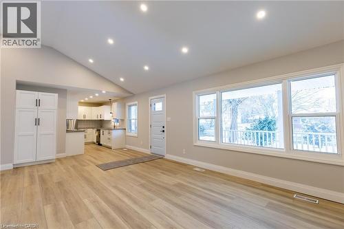 34 Close Avenue, Cambridge, ON - Indoor Photo Showing Other Room