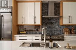 128 ARGYLE STREET  Toronto, ON M6J 1N9