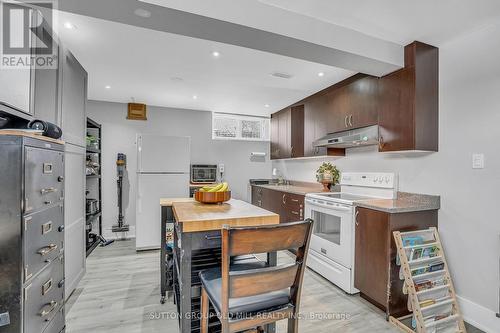 1879 Sandgate Crescent, Mississauga, ON - Indoor Photo Showing Kitchen