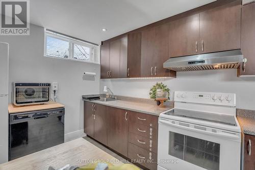 1879 Sandgate Crescent, Mississauga, ON - Indoor Photo Showing Kitchen
