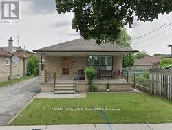 (ROOM) - 25 GARRATT BOULEVARD E  Toronto, ON M3K 1S8