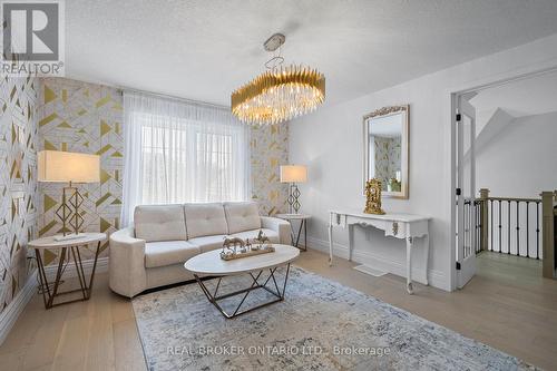 215 Black Maple Court, Kitchener, ON - Indoor Photo Showing Living Room