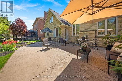 215 Black Maple Court, Kitchener, ON - Outdoor