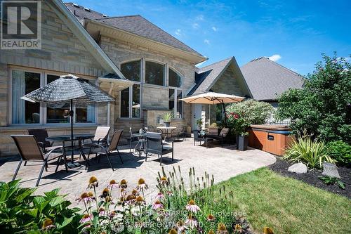 215 Black Maple Court, Kitchener, ON - Outdoor