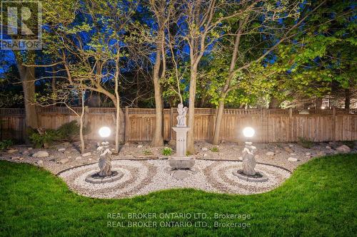 215 Black Maple Court, Kitchener, ON - Outdoor