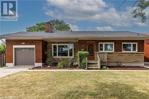 18 MASTERSON DRIVE  St. Catharines, ON L2T 3P1