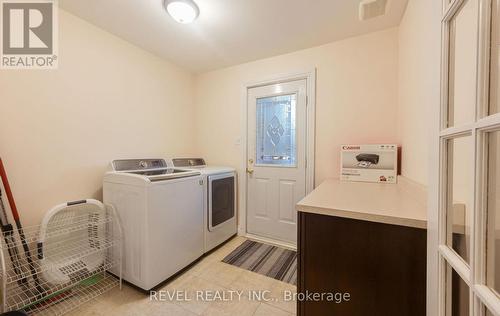 1034 Fredonia Drive, Mississauga, ON - Indoor Photo Showing Laundry Room