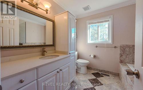 1034 Fredonia Drive, Mississauga, ON - Indoor Photo Showing Bathroom