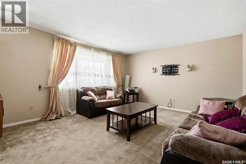 153 Mcdougall Crescent, Regina, SK - Indoor Photo Showing Living Room