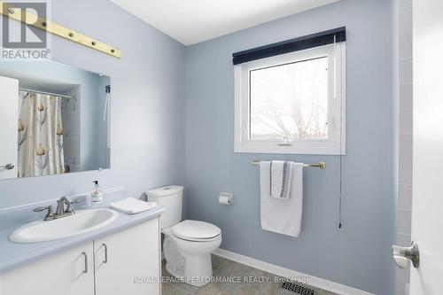 10 Ellisson Way, Ottawa, ON - Indoor Photo Showing Bathroom