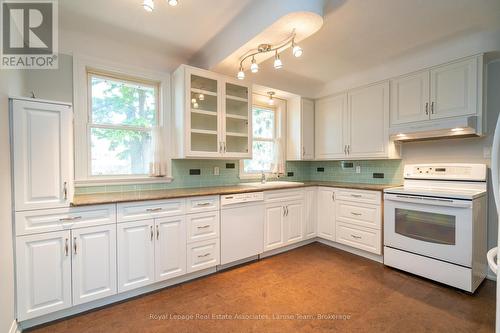 66 Minnewawa Road, Mississauga, ON - Indoor Photo Showing Kitchen