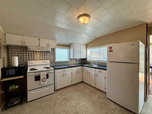 367 Fortier Street, Kimberley, BC - Indoor Photo Showing Kitchen