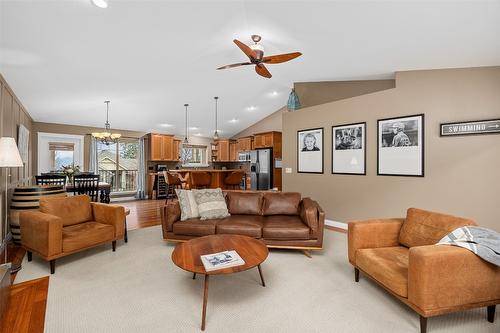 331 Quilchena Drive, Kelowna, BC - Indoor Photo Showing Living Room