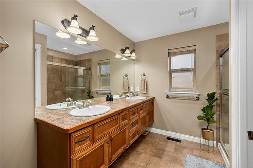 331 Quilchena Drive, Kelowna, BC - Indoor Photo Showing Bathroom