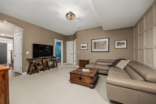 331 Quilchena Drive, Kelowna, BC - Indoor Photo Showing Living Room